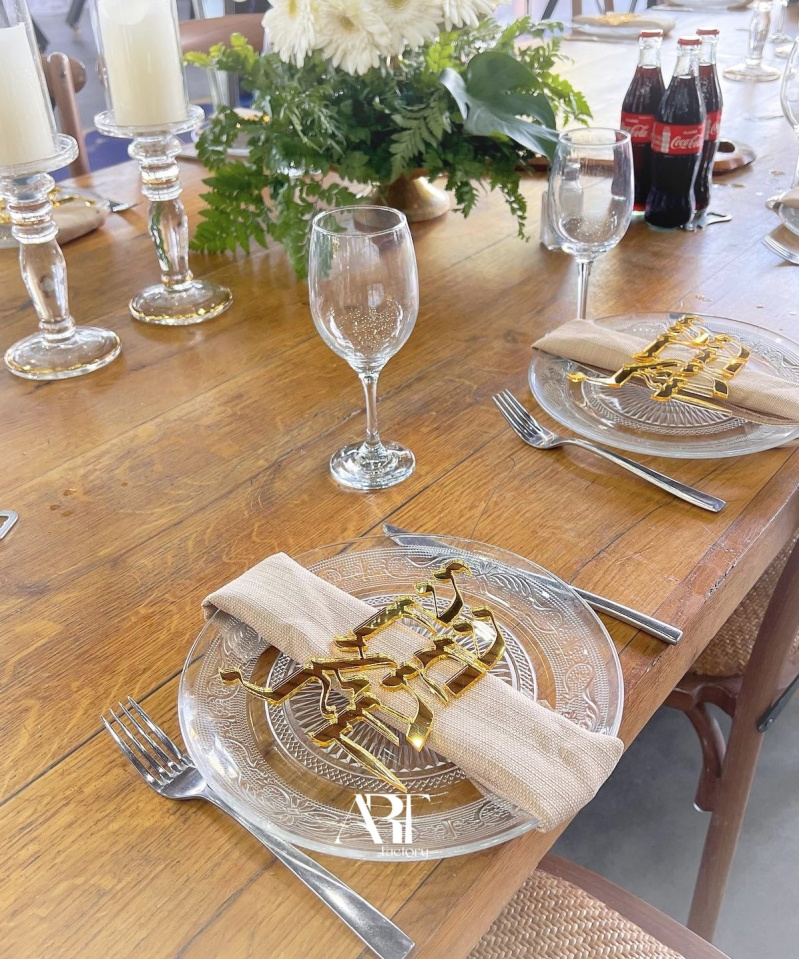 שם או אותיות לעיצוב שולחן